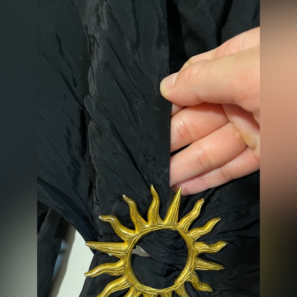 Cutout Plunging Maxi Dress
Farm Rio - Picture 11 of 14